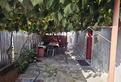 Vand casa la curte Bucuresti Sector 1 - 3
