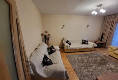 Persoana fizica vand apartament cu 3 camere ,etaj 3 4, decomandat, zona foarte lini?tita - 2