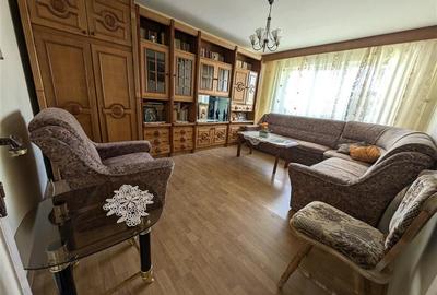 Apartament cu 3 camere decomandat în Cornișa - 1