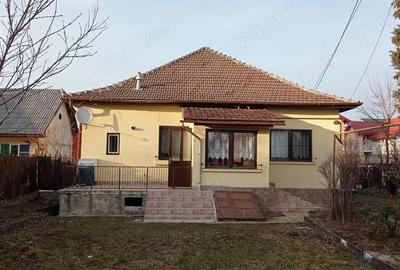 Progresului(linga Policlina 2),Casa 3 camere,baie,bucatarie,garaj,curte,mobilata si utilata,800 euro - 9