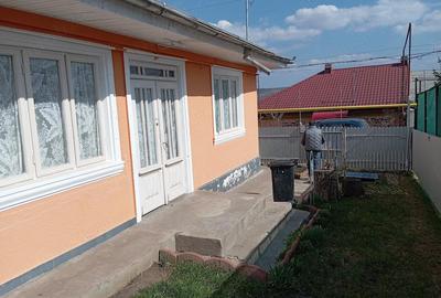 Casă cu 3 camere cu Teren 250 Mp în Central - 1