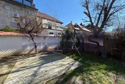 Casă individuală cu 8 camere cu Canalizare în Capitale - 48