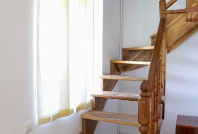 Casă cu 4 camere în Costești - 2