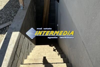 Casă individuală cu 4 camere cu Canalizare în Cetate