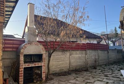 Casă cu 4 camere în Central - 1