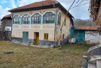 Casă cu 2 camere cu Teren 3000 Mp în Drăghici - 1