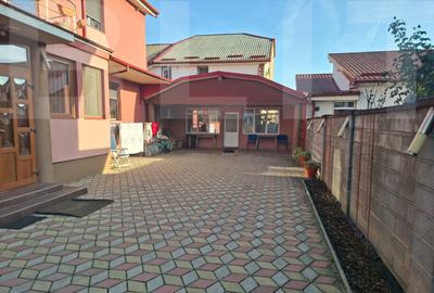 Casă cu 7 camere cu Teren 550 Mp în Central