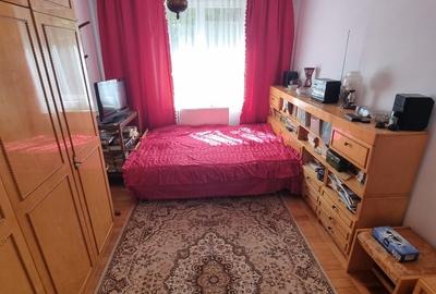 Apartament cu 3 camere decomandat în Moroasa 1 - 2