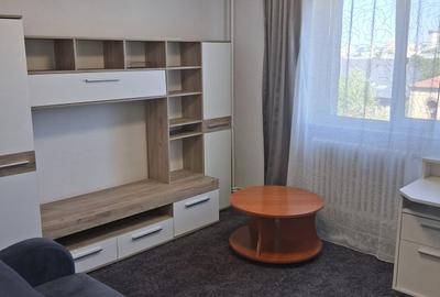 Apartament cu 2 camere decomandat, mobilat în Hala Centrală