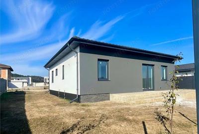 Casă cu 4 camere cu Teren 500 Mp în Sânpetru - 1