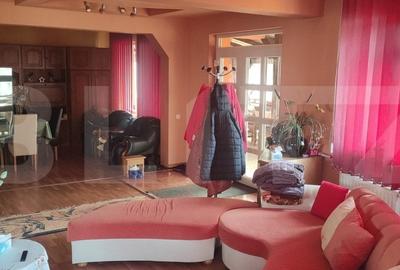 Casa cu 6 camere, 294 mp, zona-Nufarul - 7