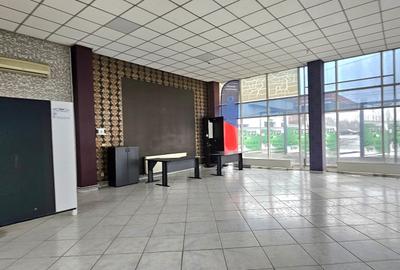 Inchiriez spatiu comercial , pretabil showroom, 140m,open space+7parcari,central - 6