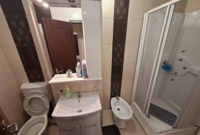 Apartament cu 4 camere, decomandat, etaj 2/4, zona Dacia - 9