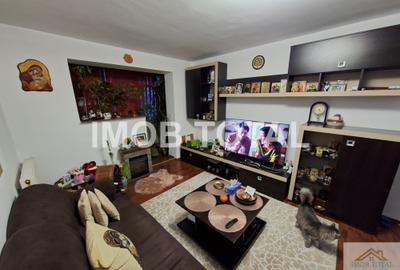 Apartament cu 4 camere semidecomandat în Trivale - 1