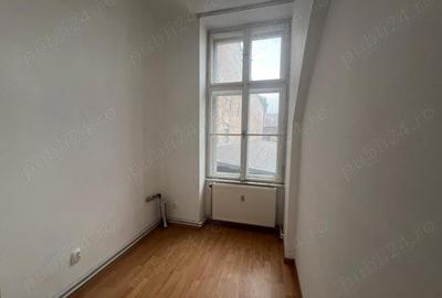Apartament cu 3 camere semidecomandat în Central - 6