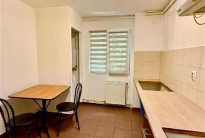 Vanzare Apartament 3 Camere Semidecomandat Aparatorii Patriei-Al.Ciceu - 3