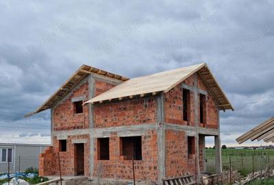 Casă cu 4 camere în Roșiori de Vede - 2