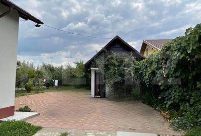 Casă cu 7 camere cu Teren 3000 Mp în Central - 3