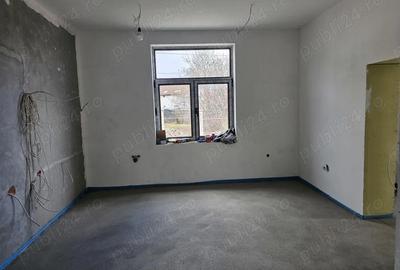 Casă cu Teren 400 Mp în Central - 1