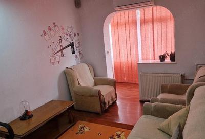 Apartament cu 3 camere decomandat în Ostroveni - 1