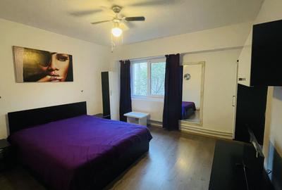 Garsonieră decomandată în