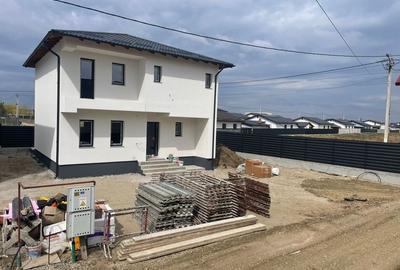 Casă cu 4 camere în Bradu - 4