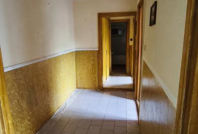 Apartament cu 3 camere semidecomandat în Micro 3 - 5