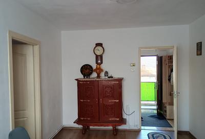 Inchiriez/schimb cu casa un apartament cu 3 camere central Inchiriez/schimb cu casa un apartament cu 3 camere central - 3