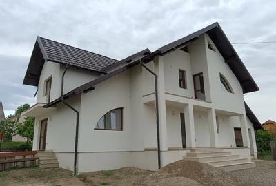 Casă cu 6 camere în Șcheia - 14