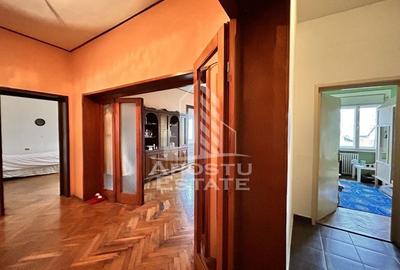 Oportunitate de pret , 4 camere, loc de parcare, in Piata Unirii - 1