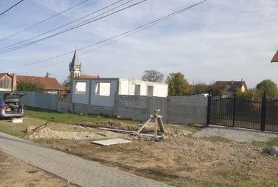 Casă cu 4 camere în Dumbrava