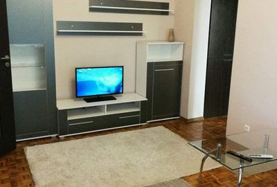 Apartament cu 3 camere semidecomandat în Central - 1