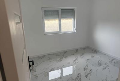 Casă cu 3 camere cu Canalizare în Sântandrei