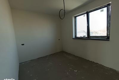 Casă cu 4 camere cu Teren 340 Mp în Malu Mare - 1