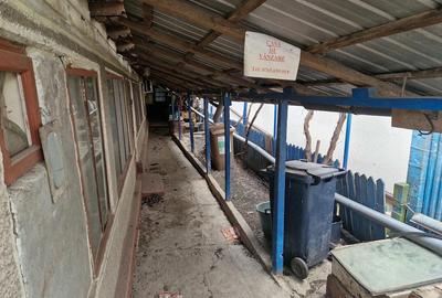 Casă cu 3 camere cu Teren 200 Mp în Central - 1