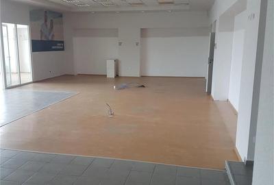 Spațiu comercial, de 530 mp, în Central - 8