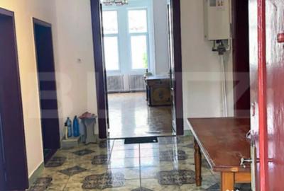 Apartament cu 4 camere decomandat în Central