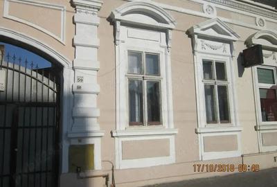 Casă cu 2 camere cu Teren 74 Mp în Central