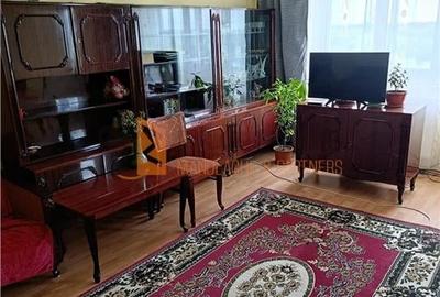 Apartament cu 3 camere decomandat, mobilat în Broșteni