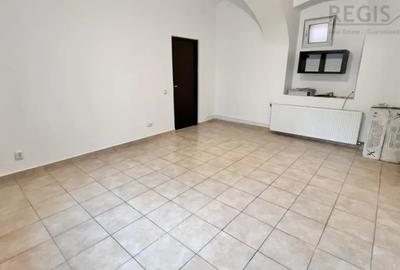 Spațiu comercial, de 38 mp, în Central - 7