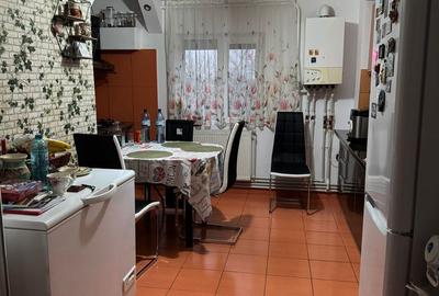 Apartament cu 4 camere decomandat în Central - 2