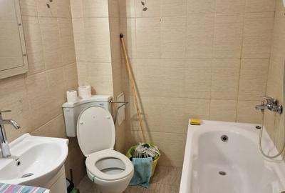 Garsonieră decomandată în Apărătorii Patriei