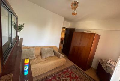 Apartament cu 3 camere decomandat în Sărari - 1