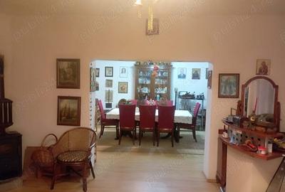 Casă cu 6 camere cu Teren 3100 Mp în Pișchia - 1