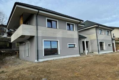 Casă cu 4 camere cu Garaj în Feleacu