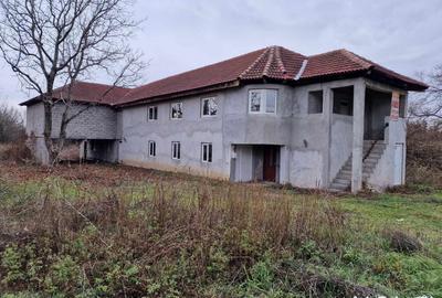 Casă individuală cu 6 camere cu Teren 10756 Mp în Exterior Sud - 1