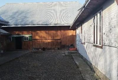 Casă cu Teren 5400 Mp în Central - 1