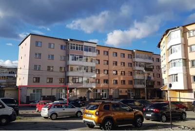 Spațiu comercial, de 49 mp, în Central - 8