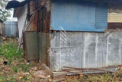 Casa veche. teren de 987 mp in zona Cadas - 1