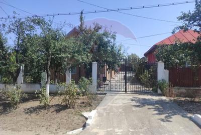 Casa / Vila cu 5 camere de vanzare - 1